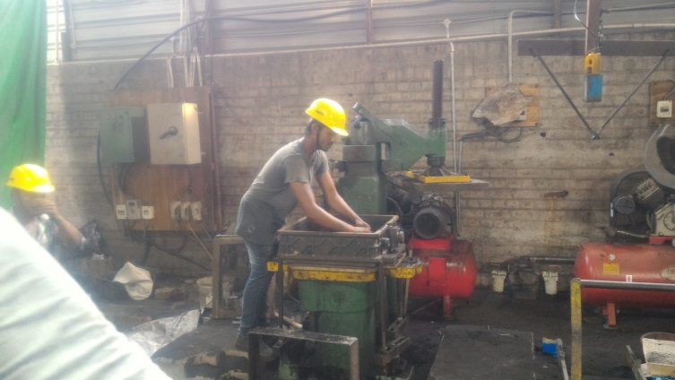 Molding machine operation at the MBM foundry